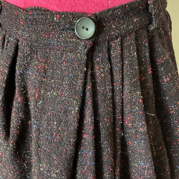 Vintage 1950’s Brown fleck (red, yellow, blue, pink) pleated wool skirt. - Picture 3 of 6